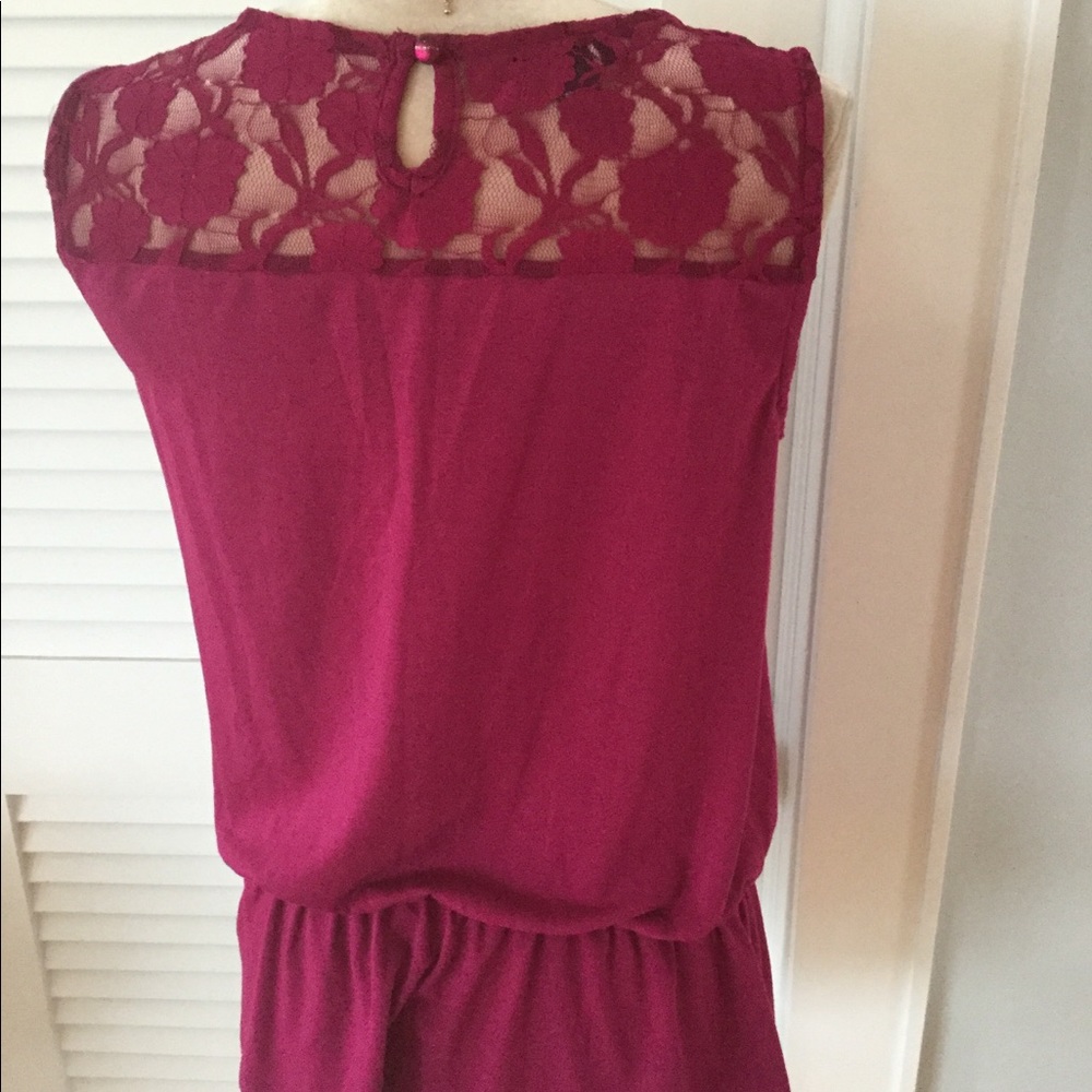 NWT Raspberry Sleeveless Lace Accent Top Size S - Picture 3 of 7
